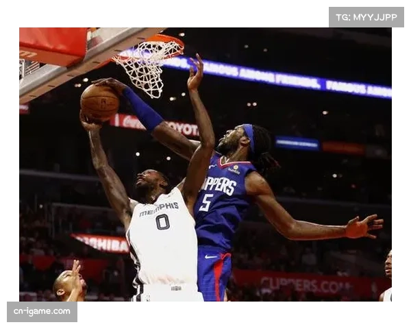 活塞与骑士半场激战封盖频繁失误不断犯规成比赛主旋律